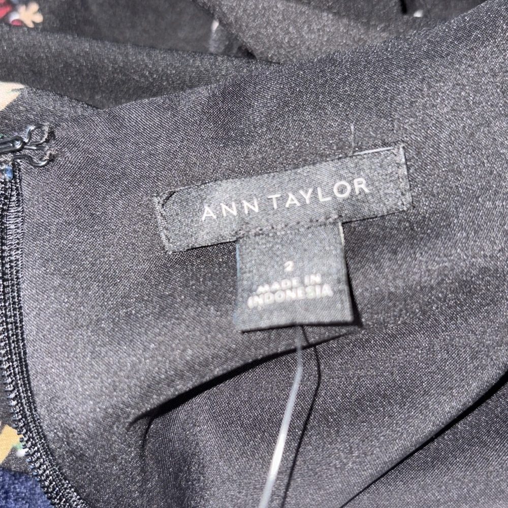 Ann Taylor Black Floral Flutter Sleeve V Neck Dress MIDI - Picture 5 of 6